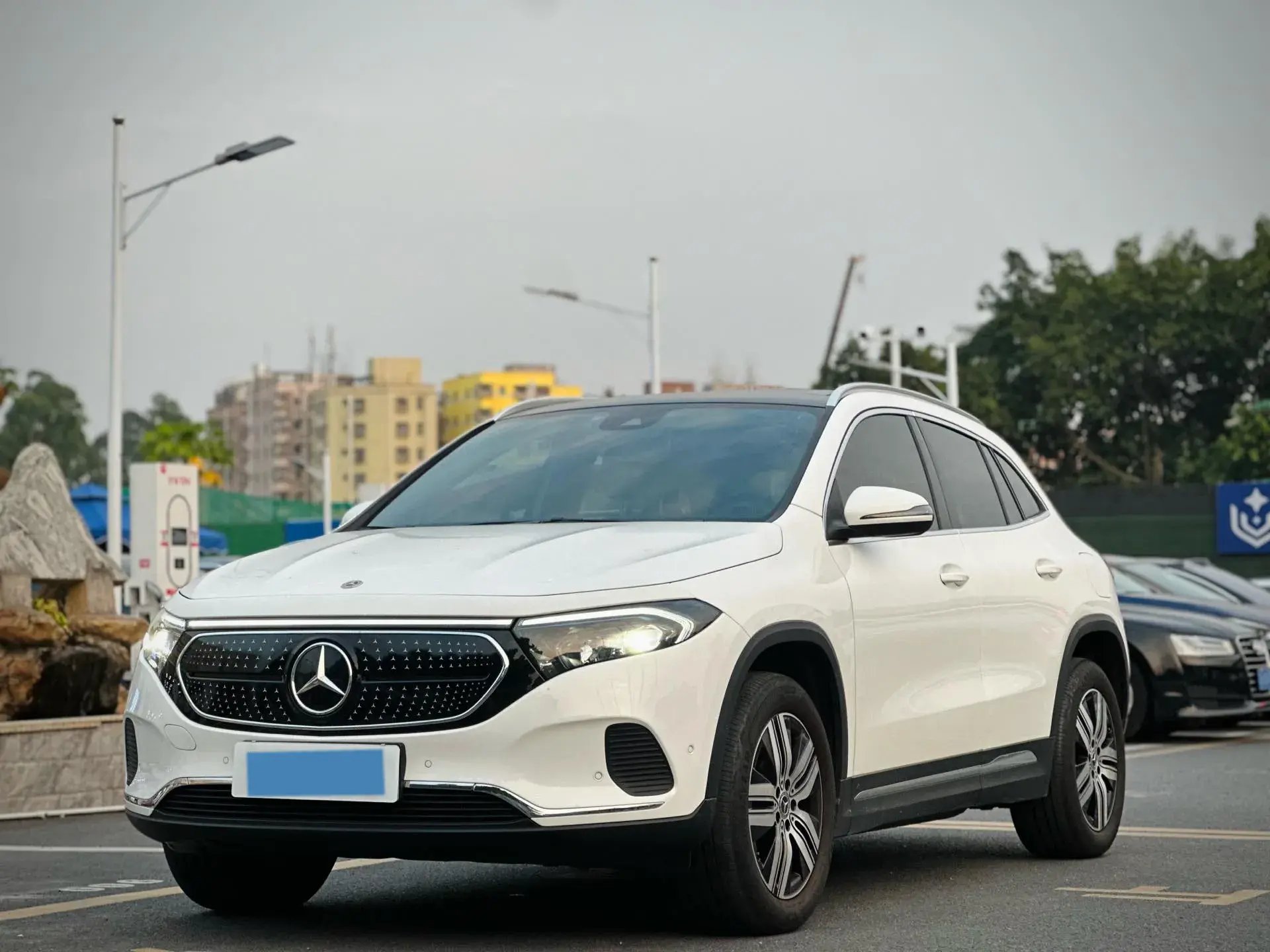 2022 MERCEDES-BENZ EQA view 1