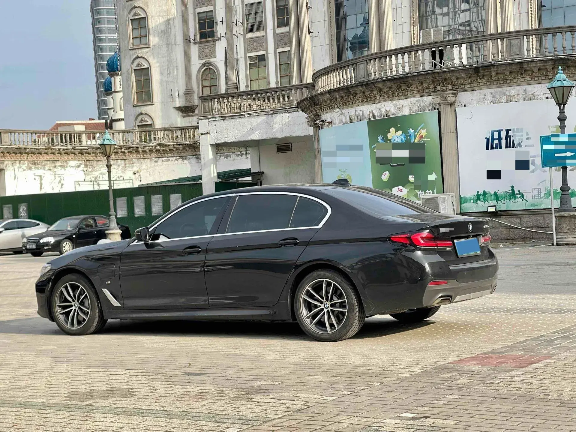 2021 BMW 5 thumbnail 4