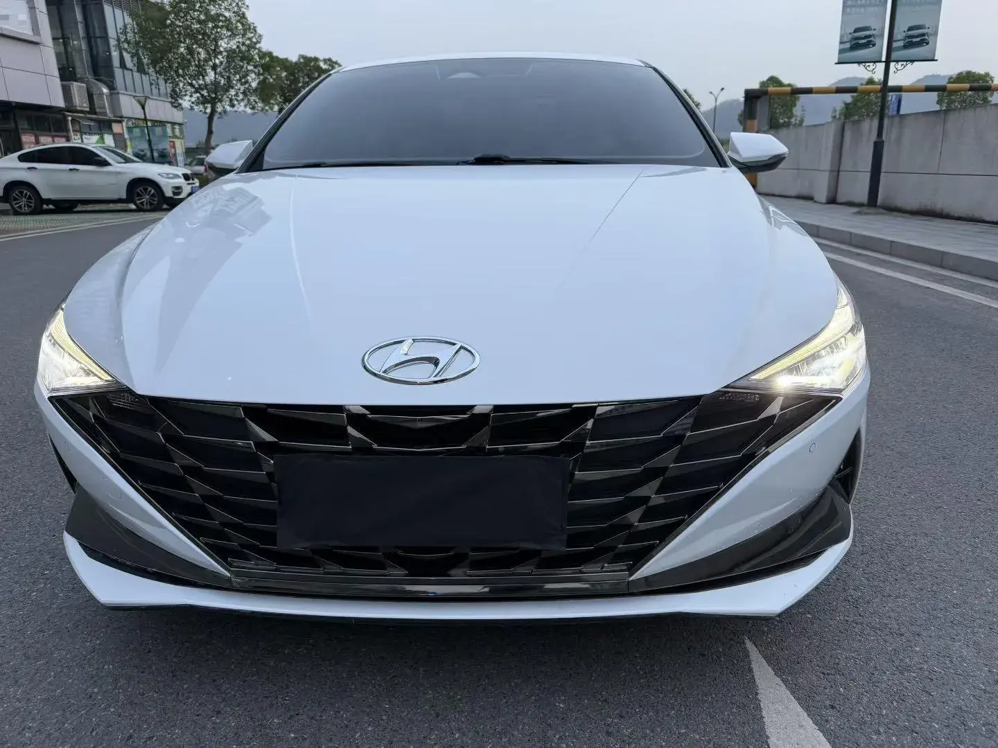 2023 HYUNDAI ELANTRA thumbnail 2