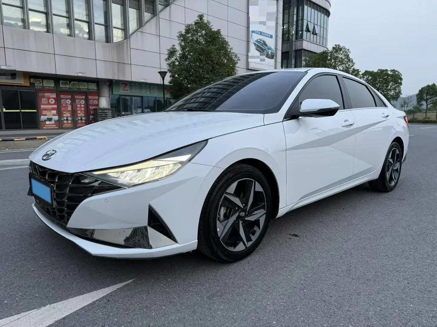 2023 HYUNDAI ELANTRA view 1