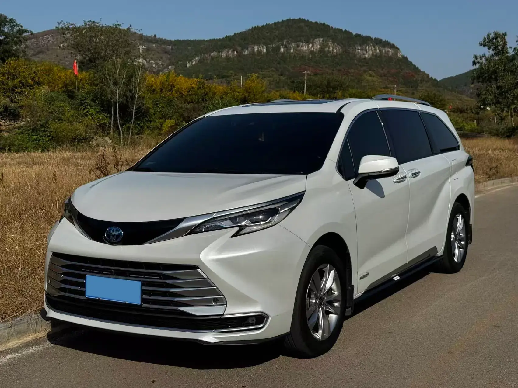 2021 TOYOTA SIENNA view 1