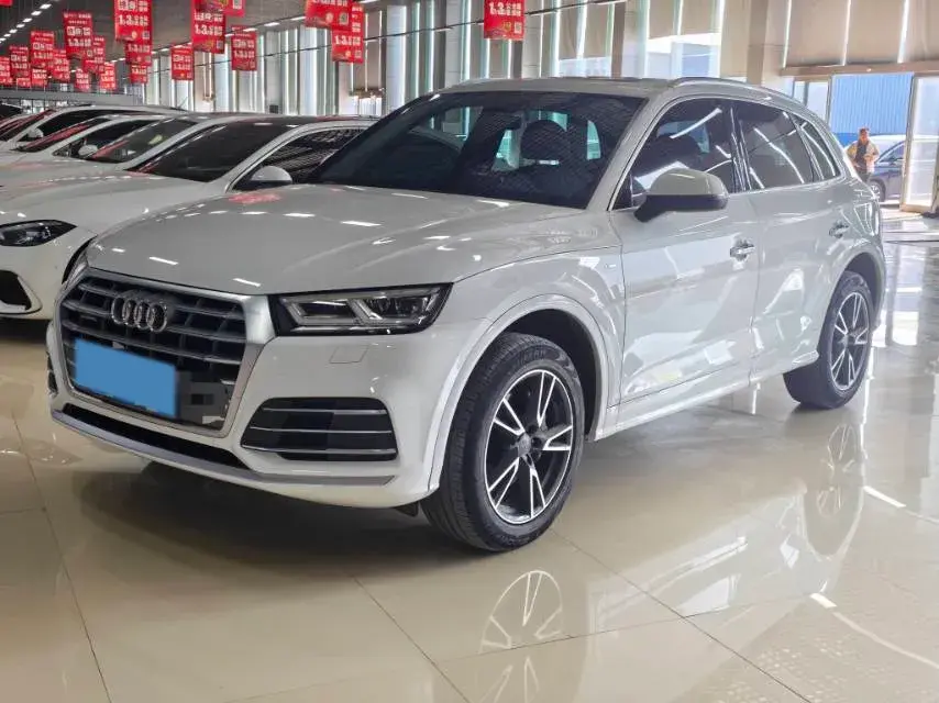 2020 AUDI Q5L view 1
