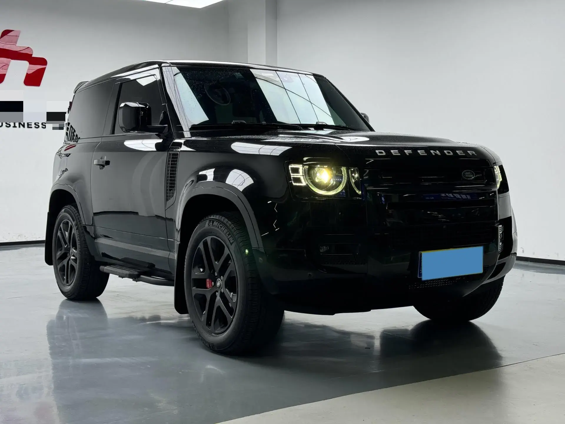 2023 LAND ROVER thumbnail 3