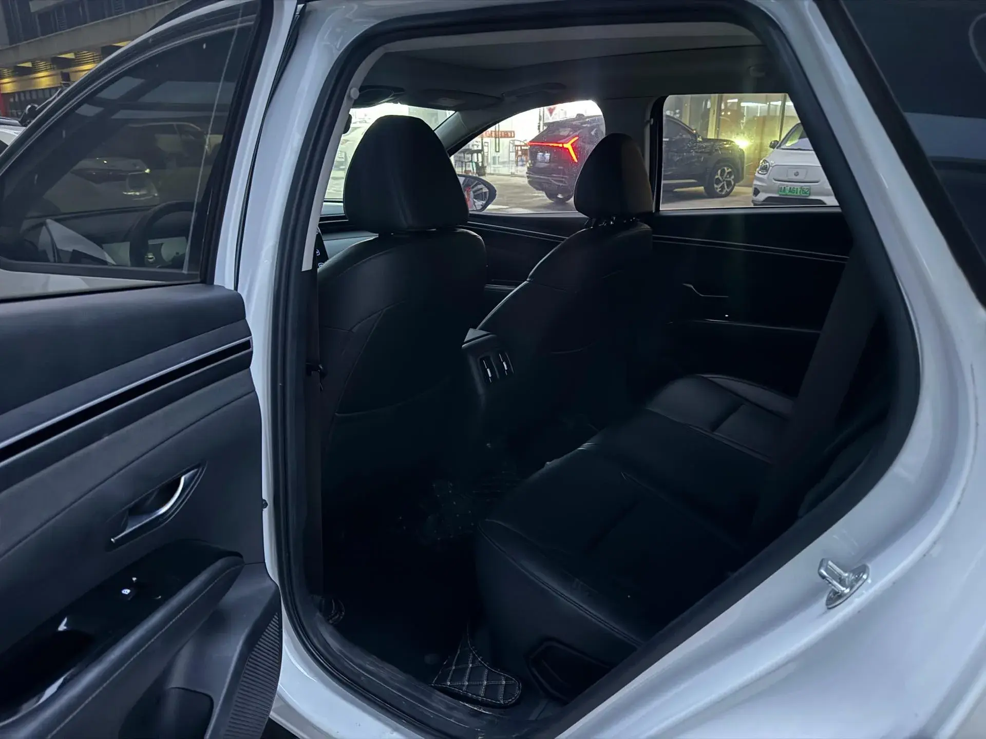 2021 HYUNDAI TUCSON thumbnail 3