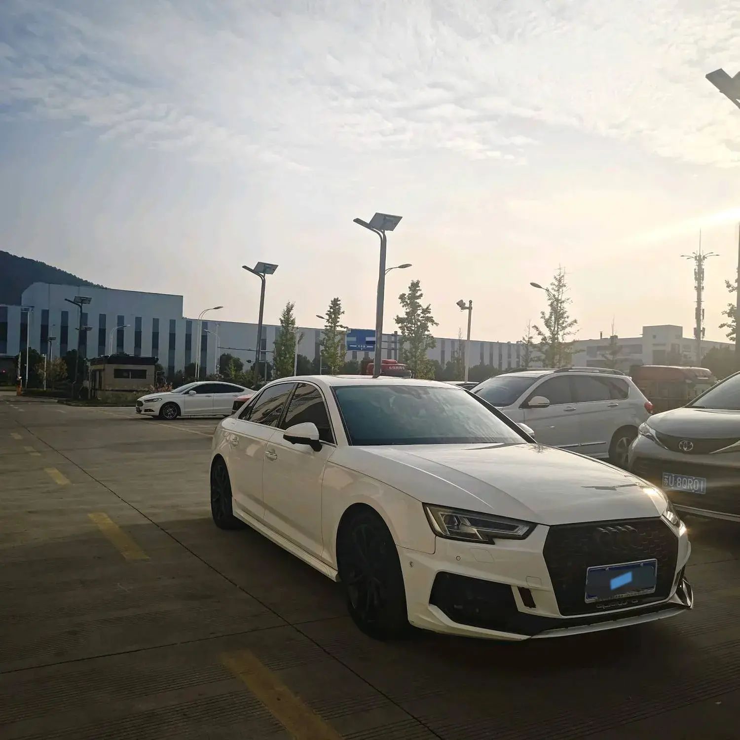 2019 AUDI A4L thumbnail 3