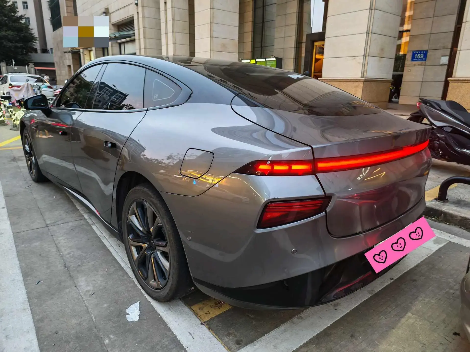 2022 XPENG P7 thumbnail 4