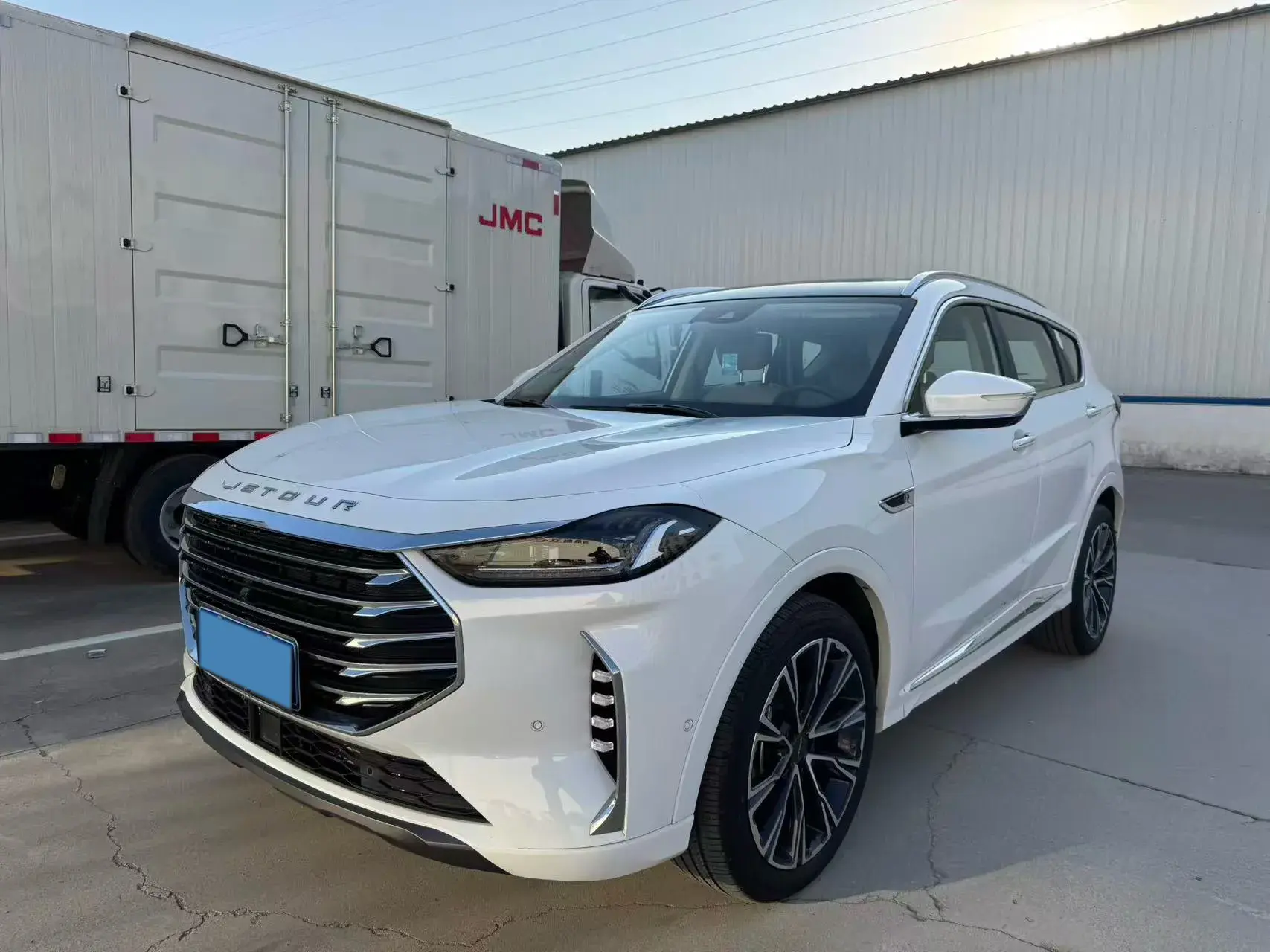 2023 JETOUR X70 view 1