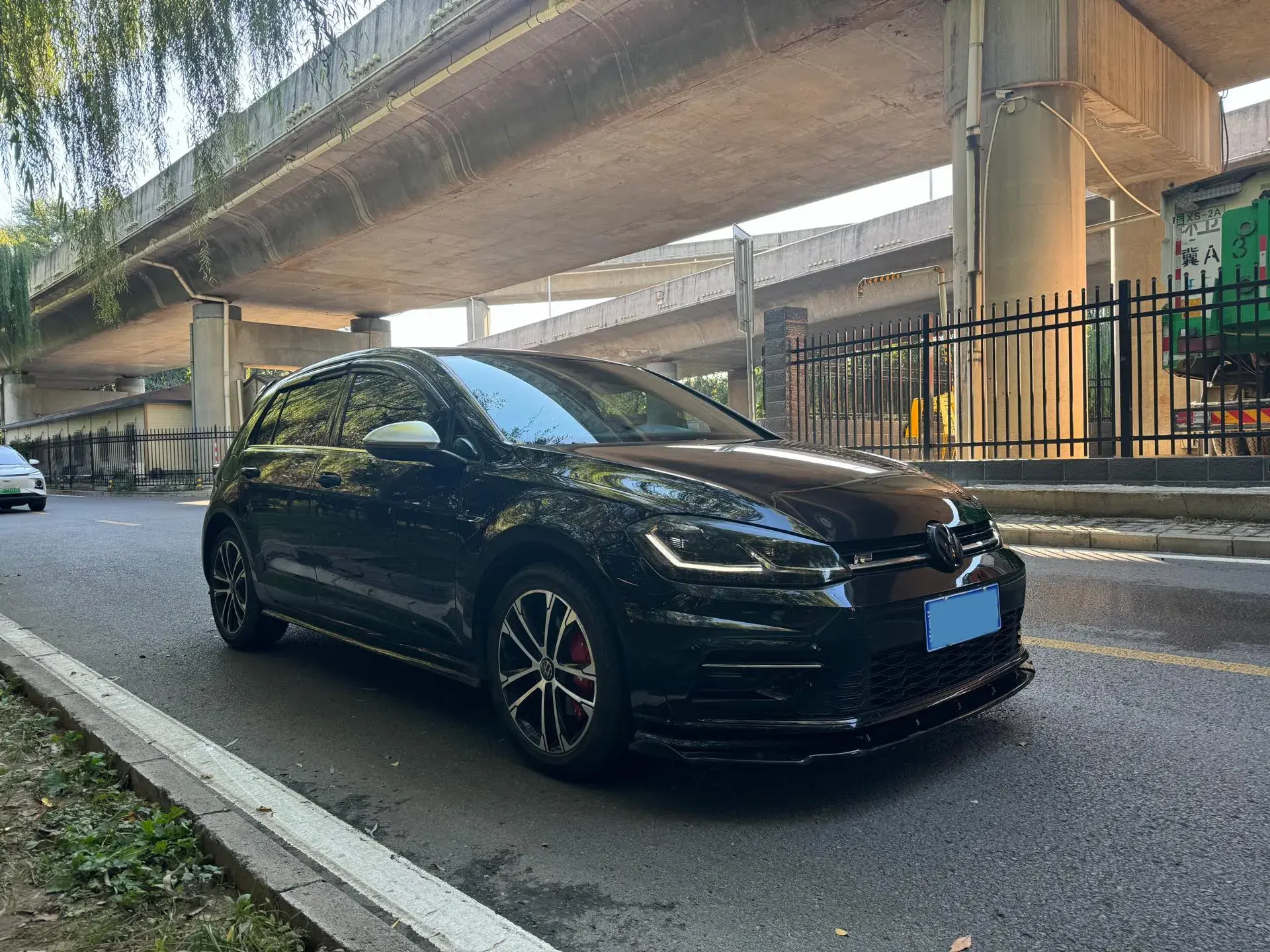 2020 VOLKSWAGEN GOLF thumbnail 3