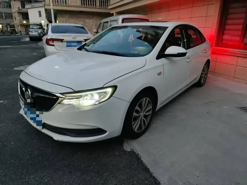 2019 BUICK EXCELLE view 1