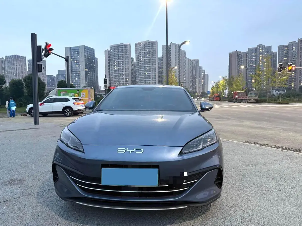 2024 BYD SEAL thumbnail 2