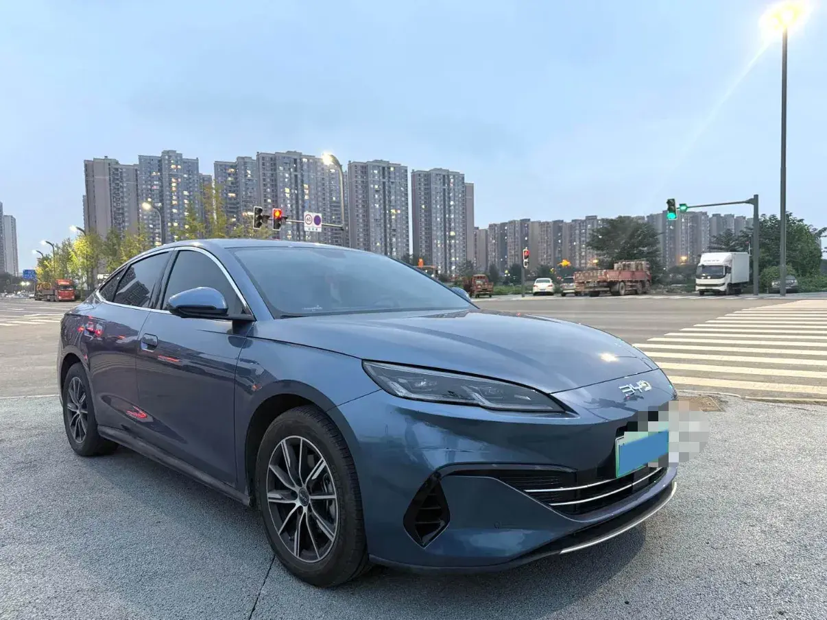 2024 BYD SEAL thumbnail 3