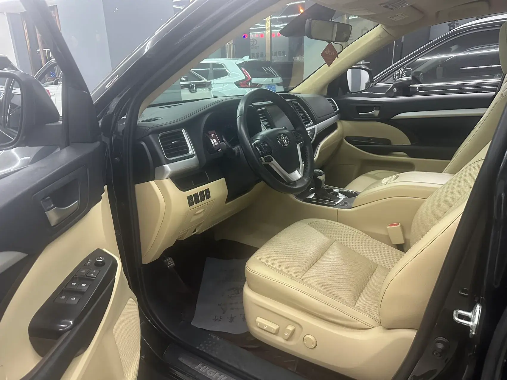 2021 TOYOTA HIGHLANDER thumbnail 4