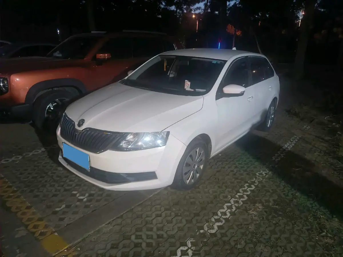 2018 Skoda Rapid Spaceback 1.6L 110HP L4 5MT