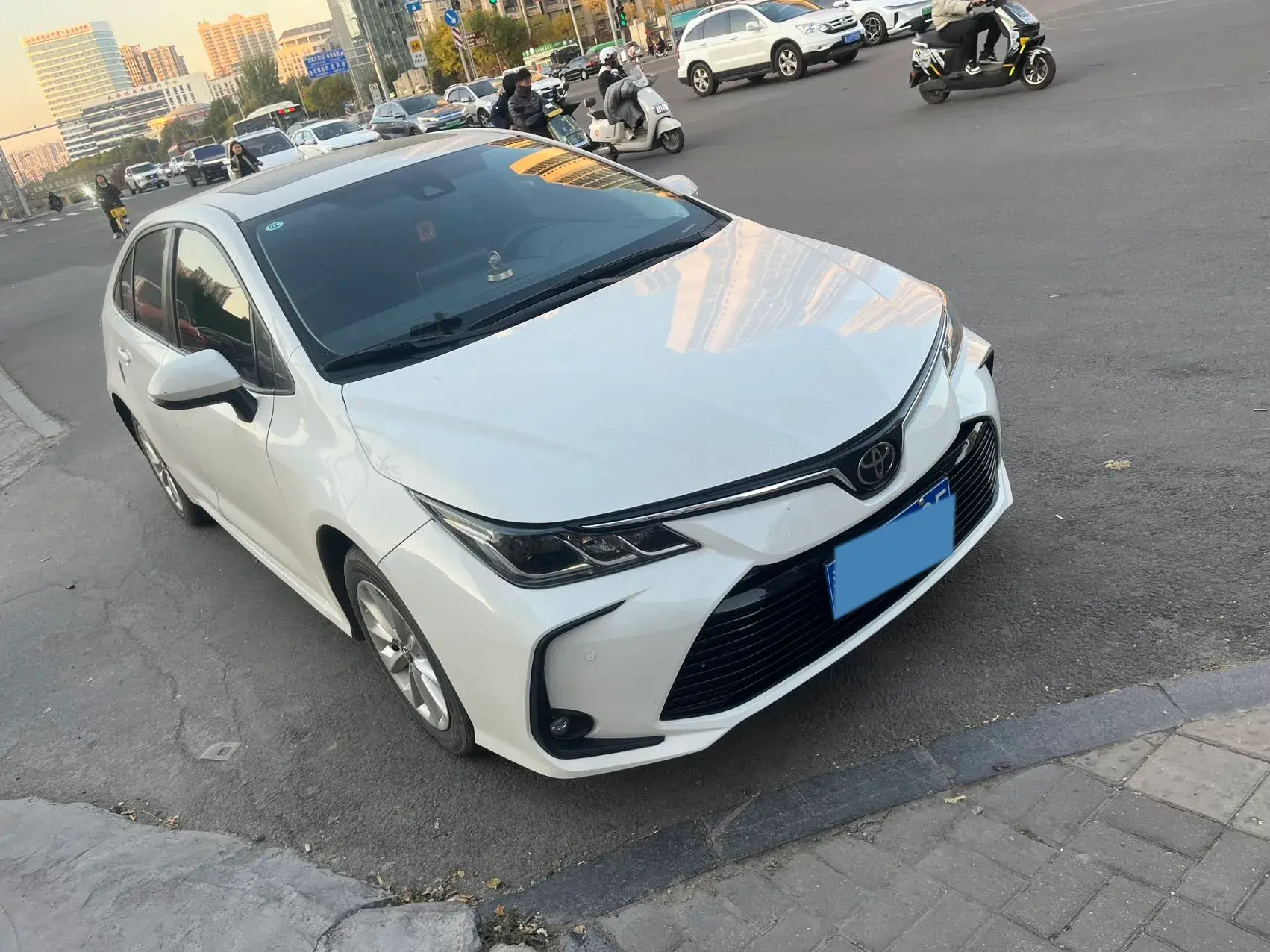 2021 TOYOTA COROLLA thumbnail 2