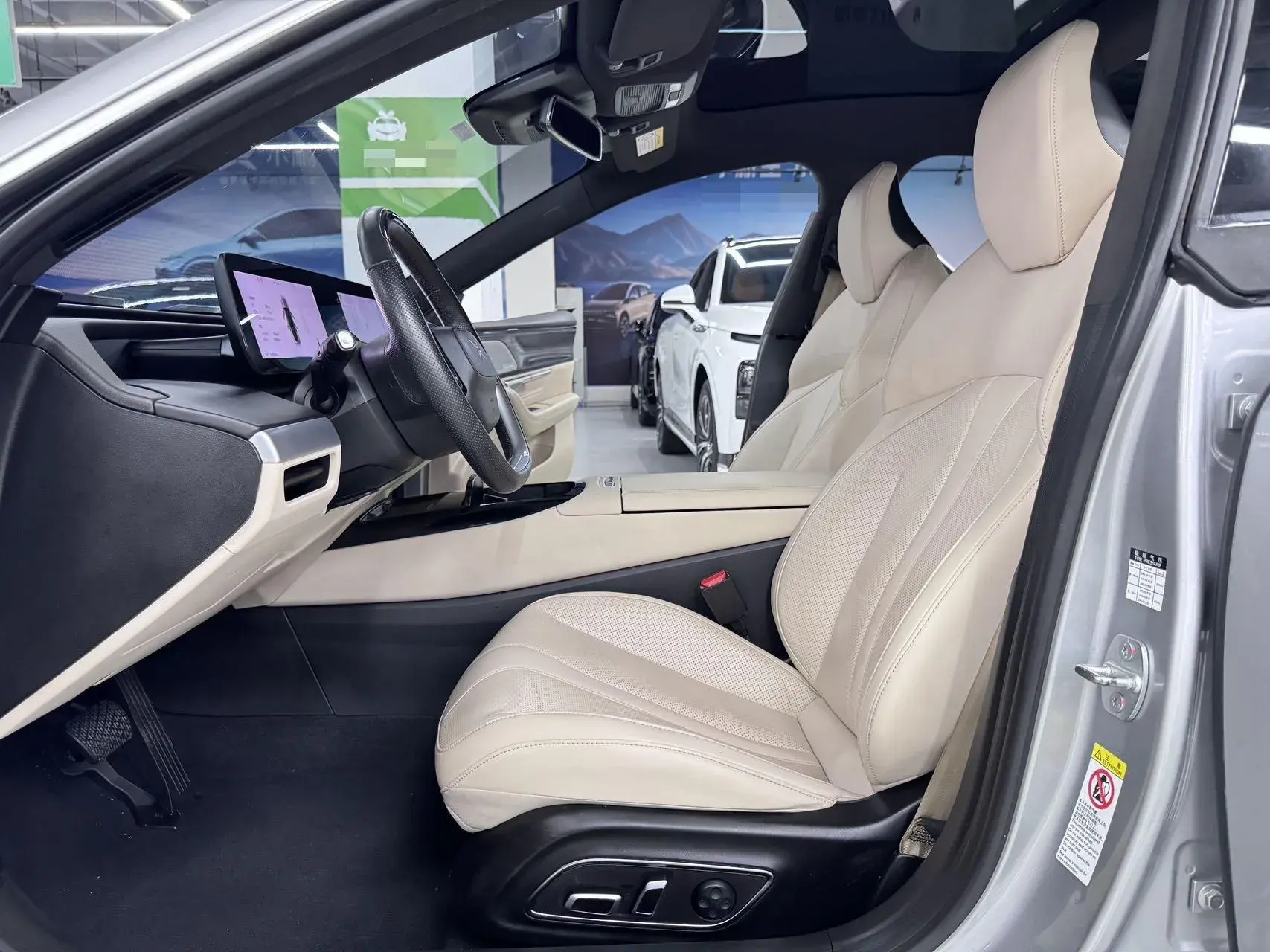 2020 XPENG P7 thumbnail 4