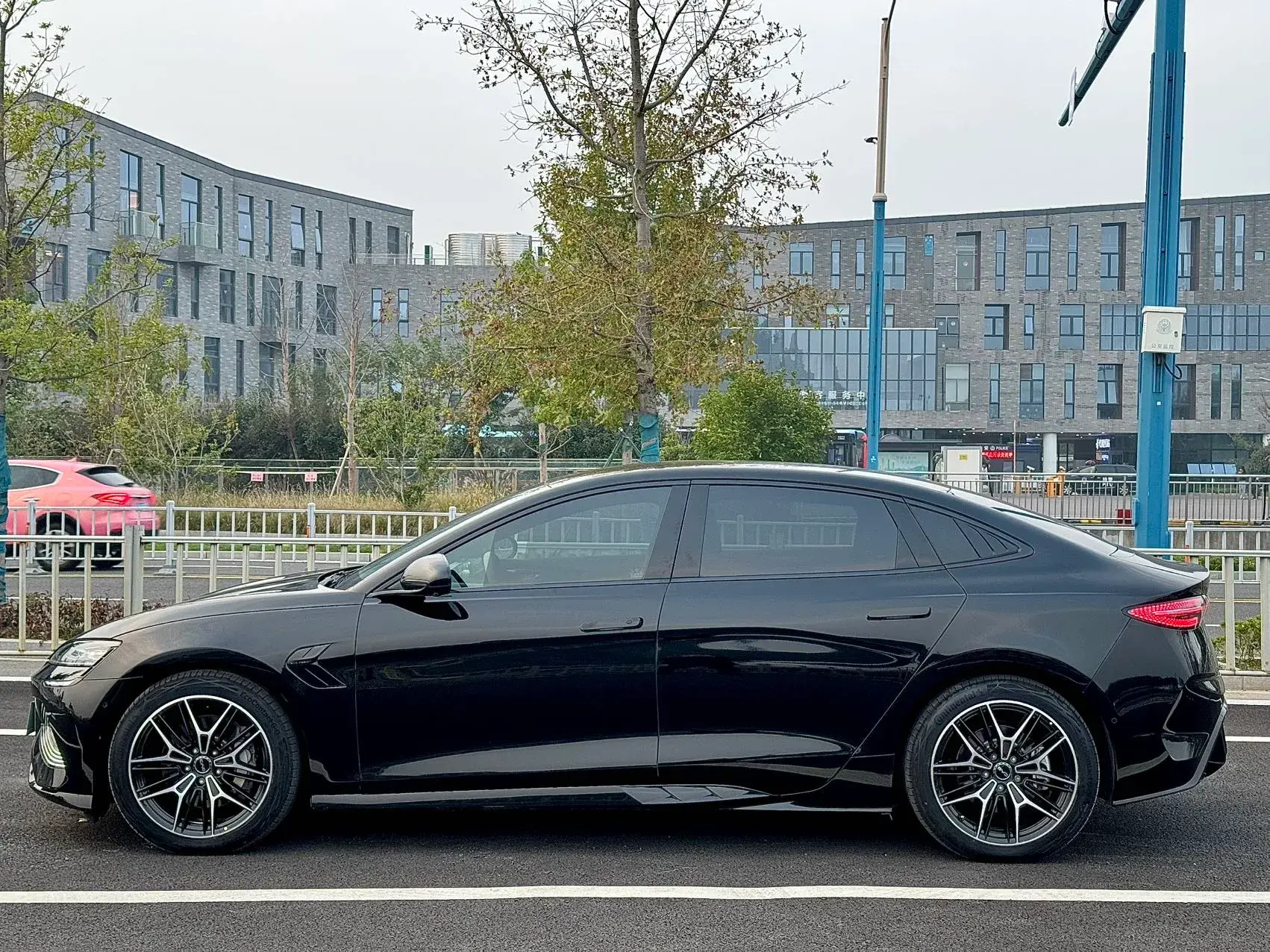 2025 BYD SEAL thumbnail 3