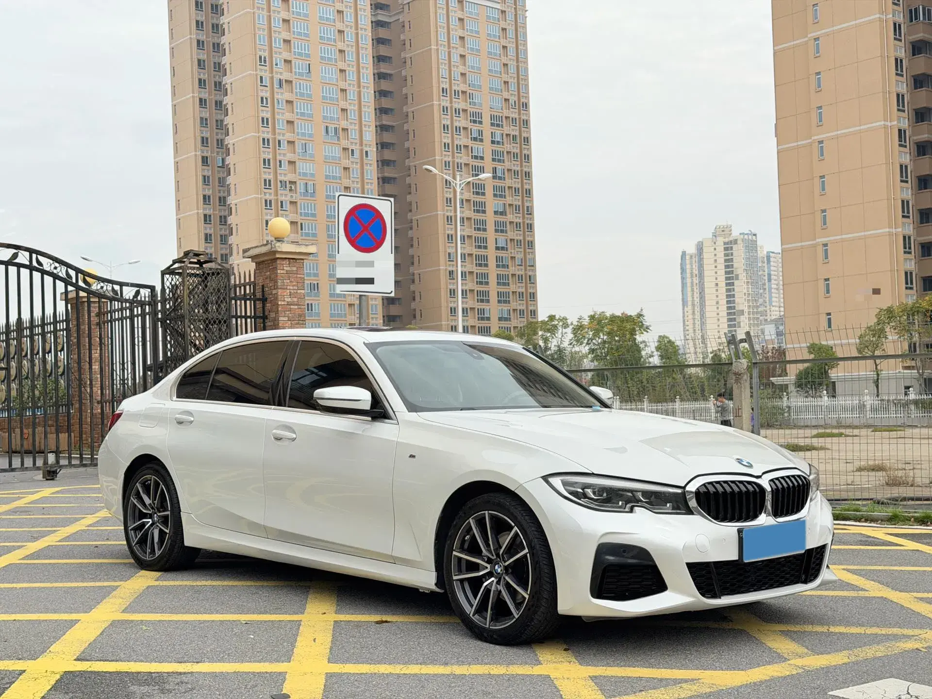 2022 BMW 3 thumbnail 3