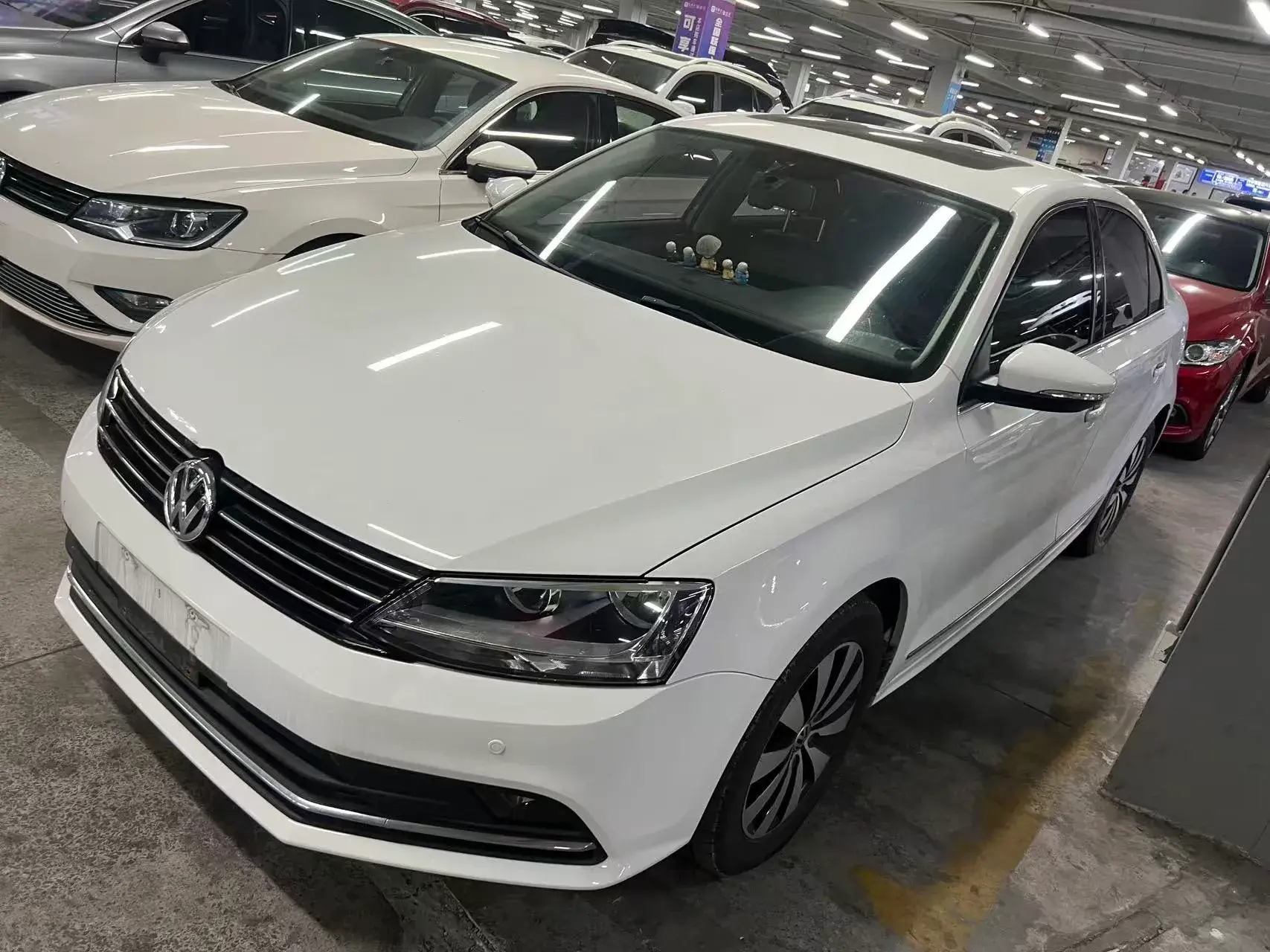 2018 VOLKSWAGEN SAGITAR view 1