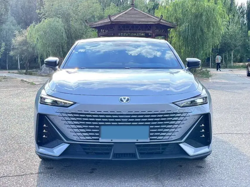 2022 CHANGAN UNI-V thumbnail 2