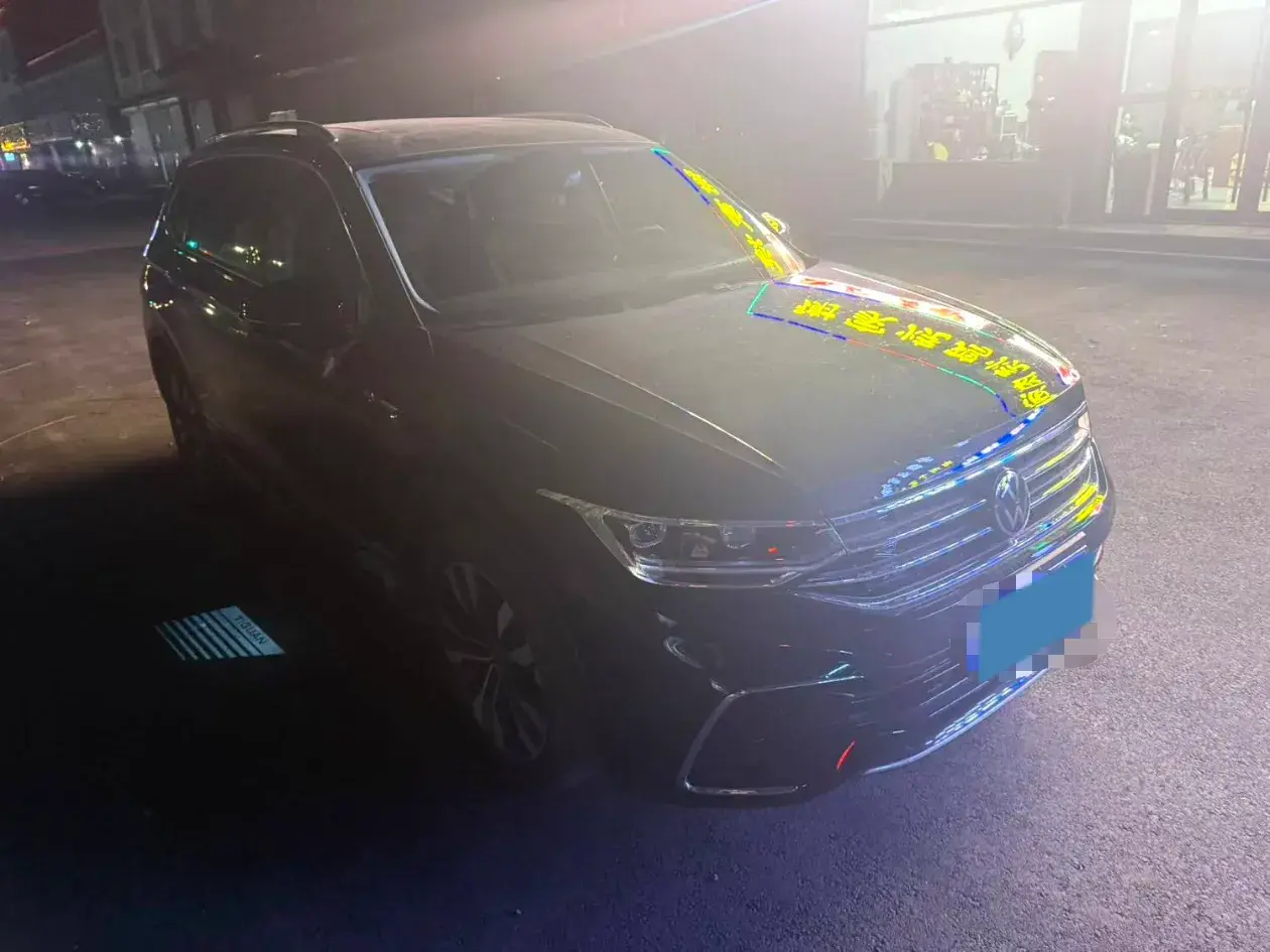 2024 VOLKSWAGEN TIGUAN thumbnail 3