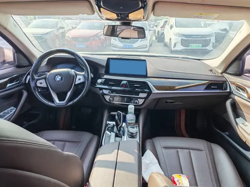 2020 BMW 5 thumbnail 4