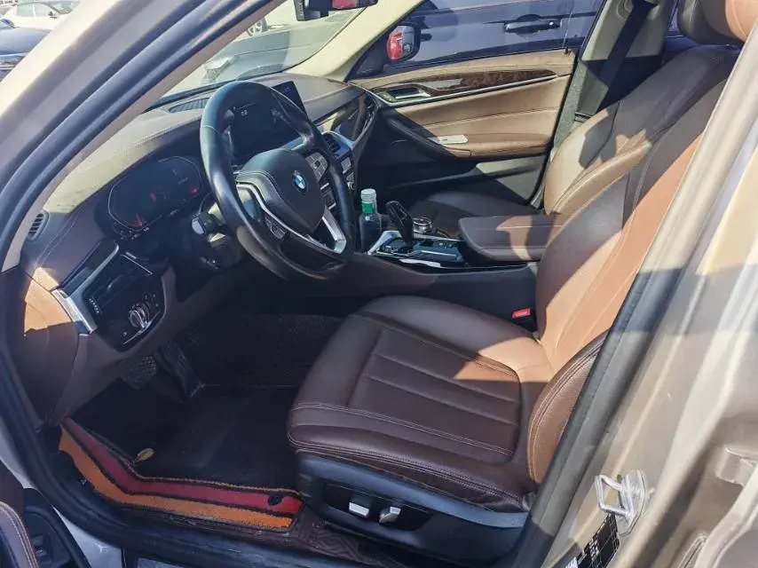 2020 BMW 5 thumbnail 2