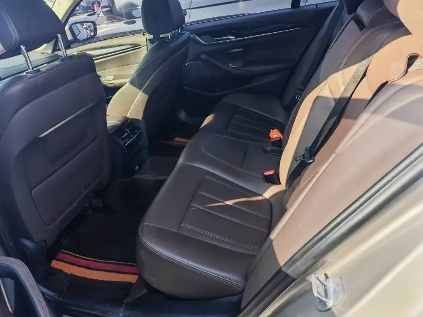 2020 BMW 5 thumbnail 3