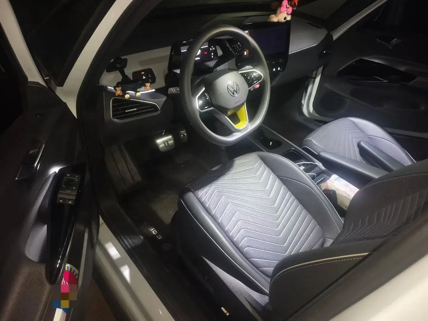 2023 VOLKSWAGEN ID.3 thumbnail 3