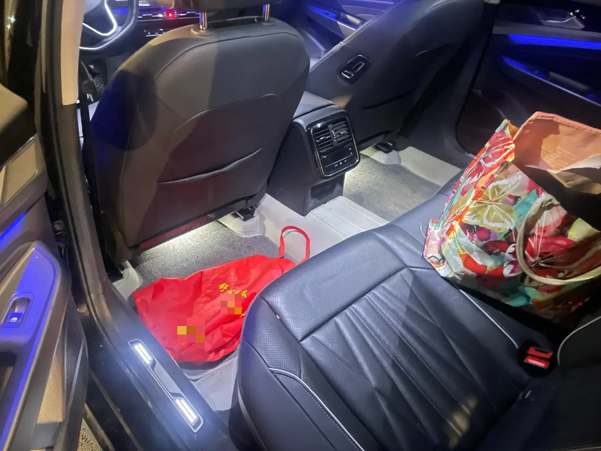 2023 VOLKSWAGEN PASSAT thumbnail 2