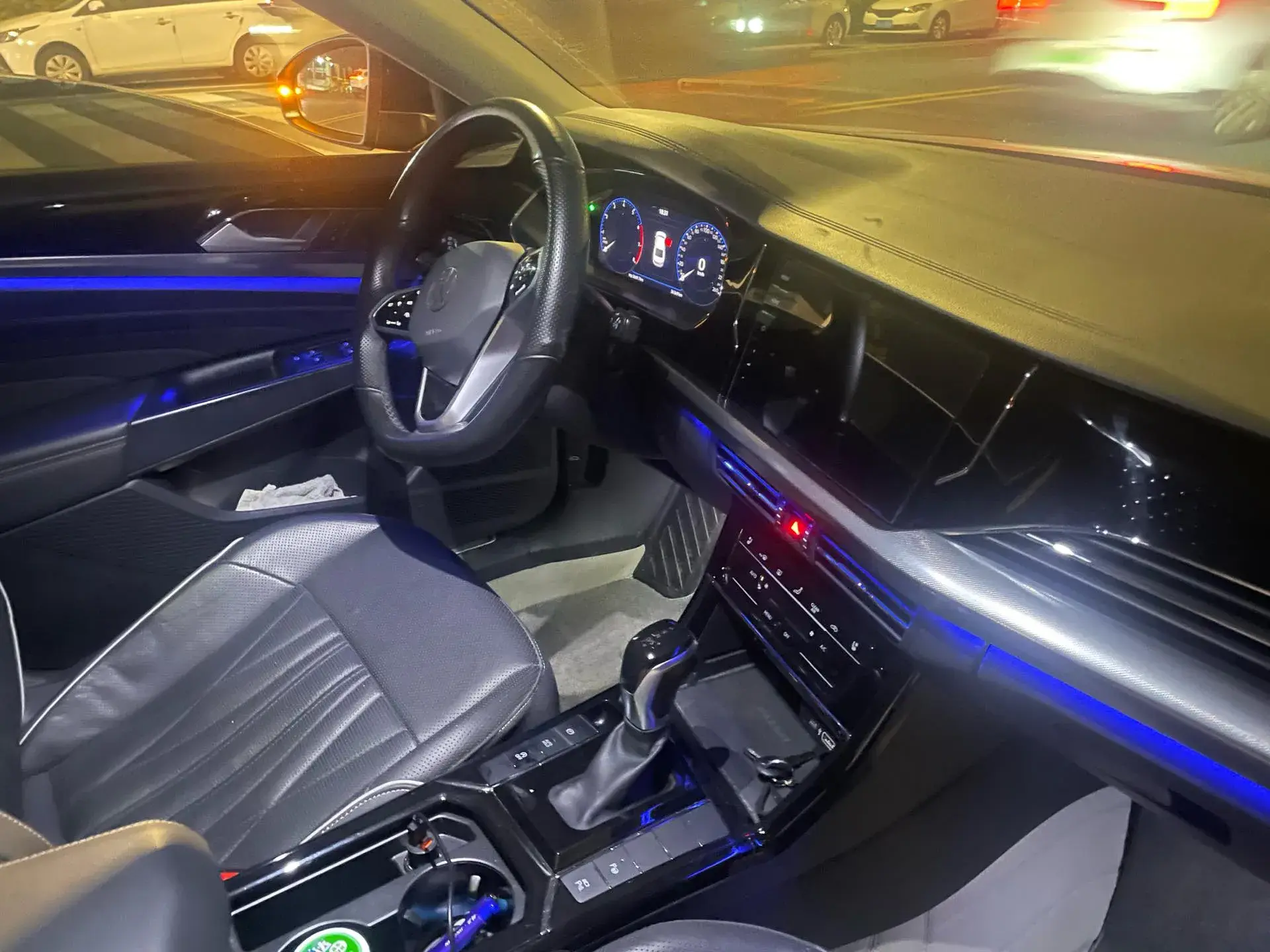 2023 VOLKSWAGEN PASSAT thumbnail 3