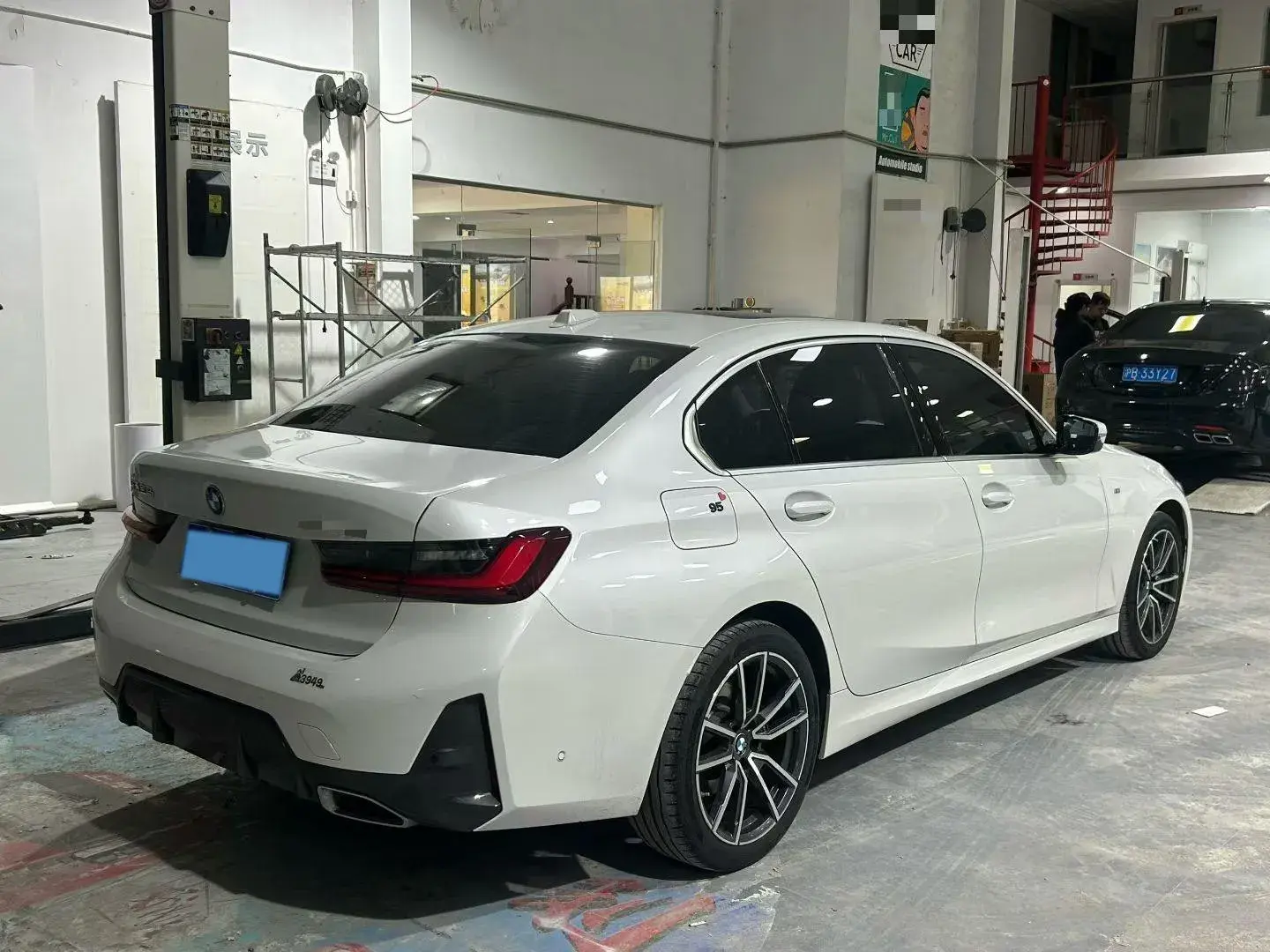 2023 BMW 3 thumbnail 4