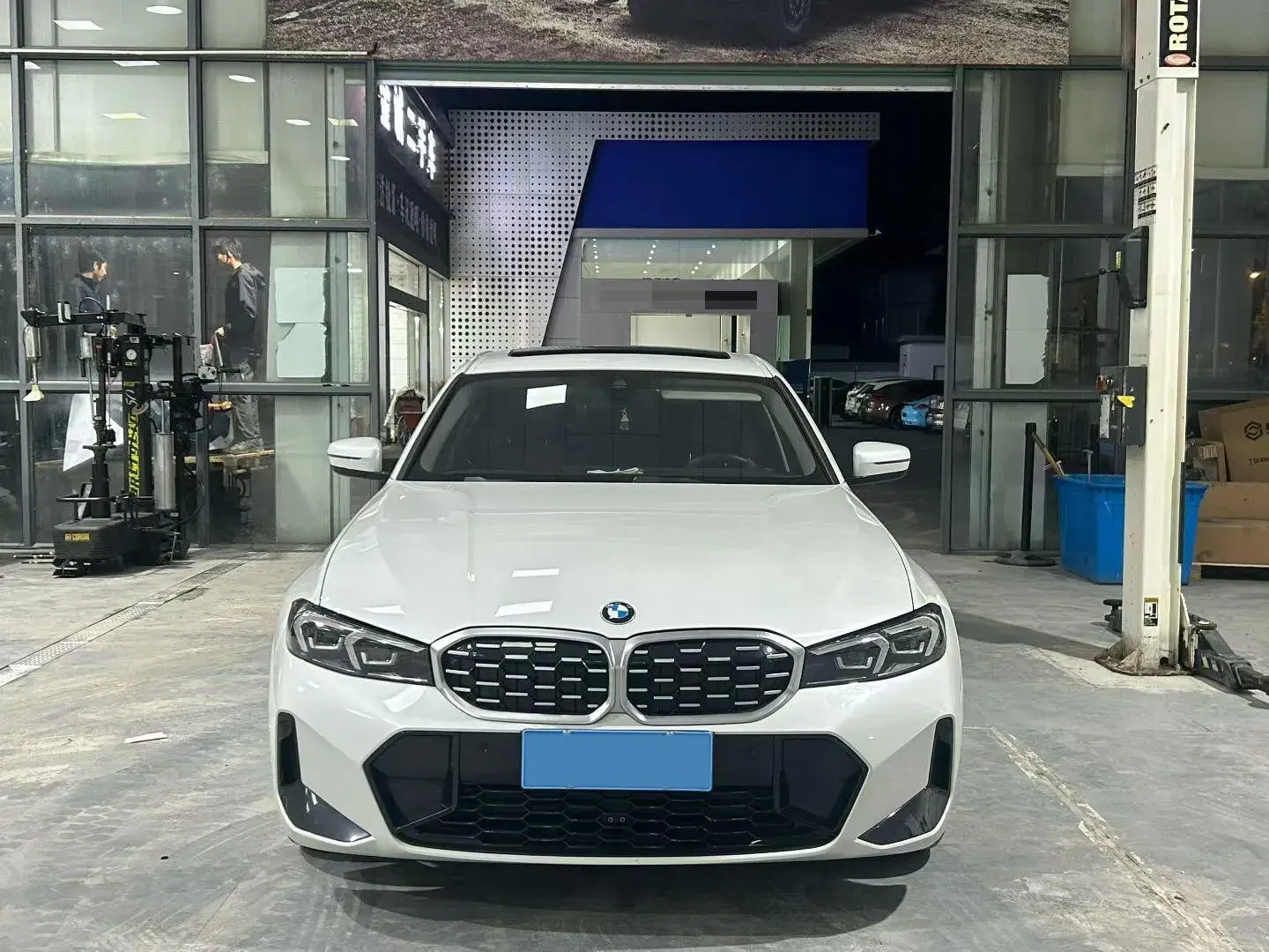 2023 BMW 3 thumbnail 2