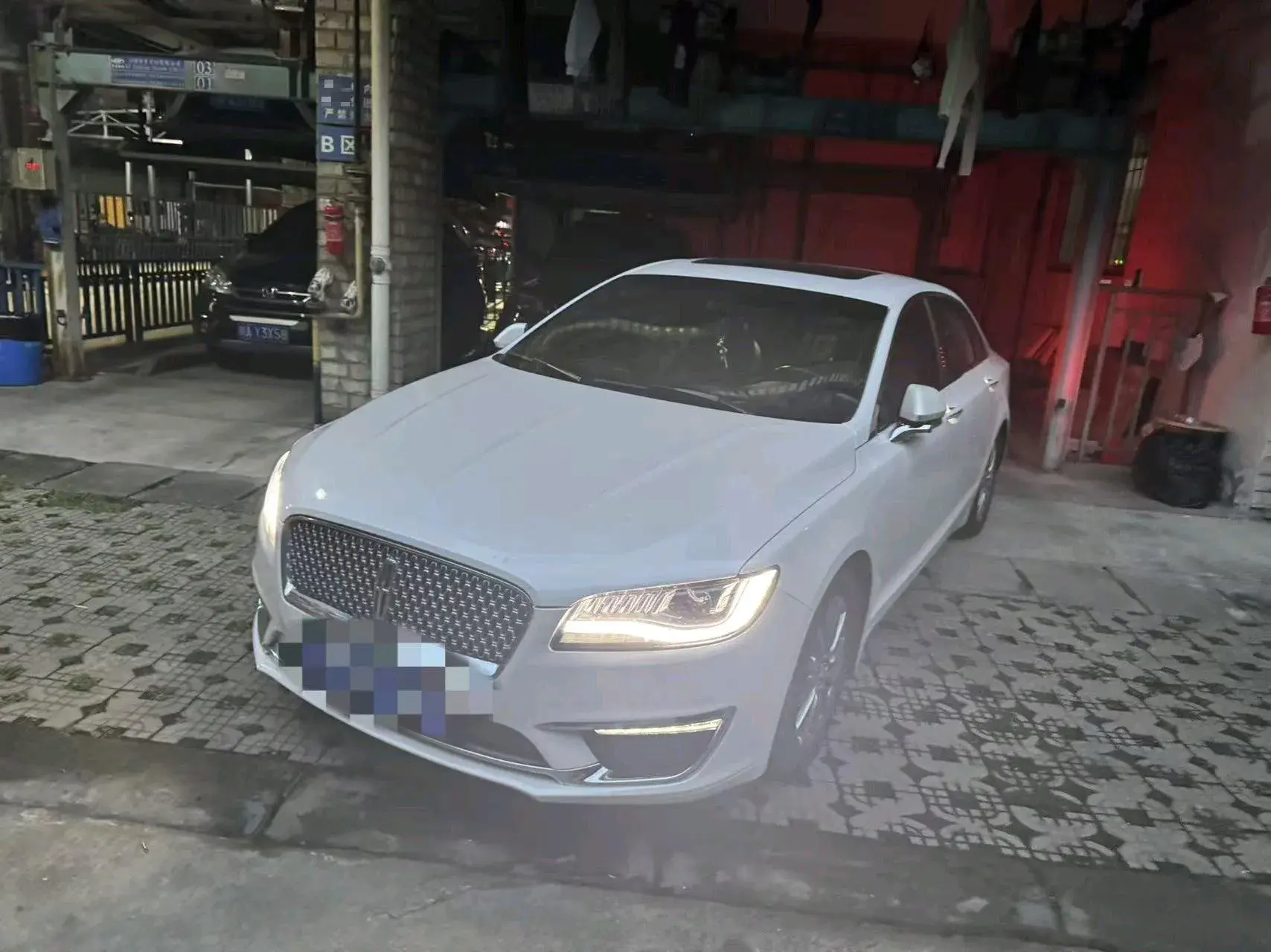 2019 LINCOLN MKZ view 1