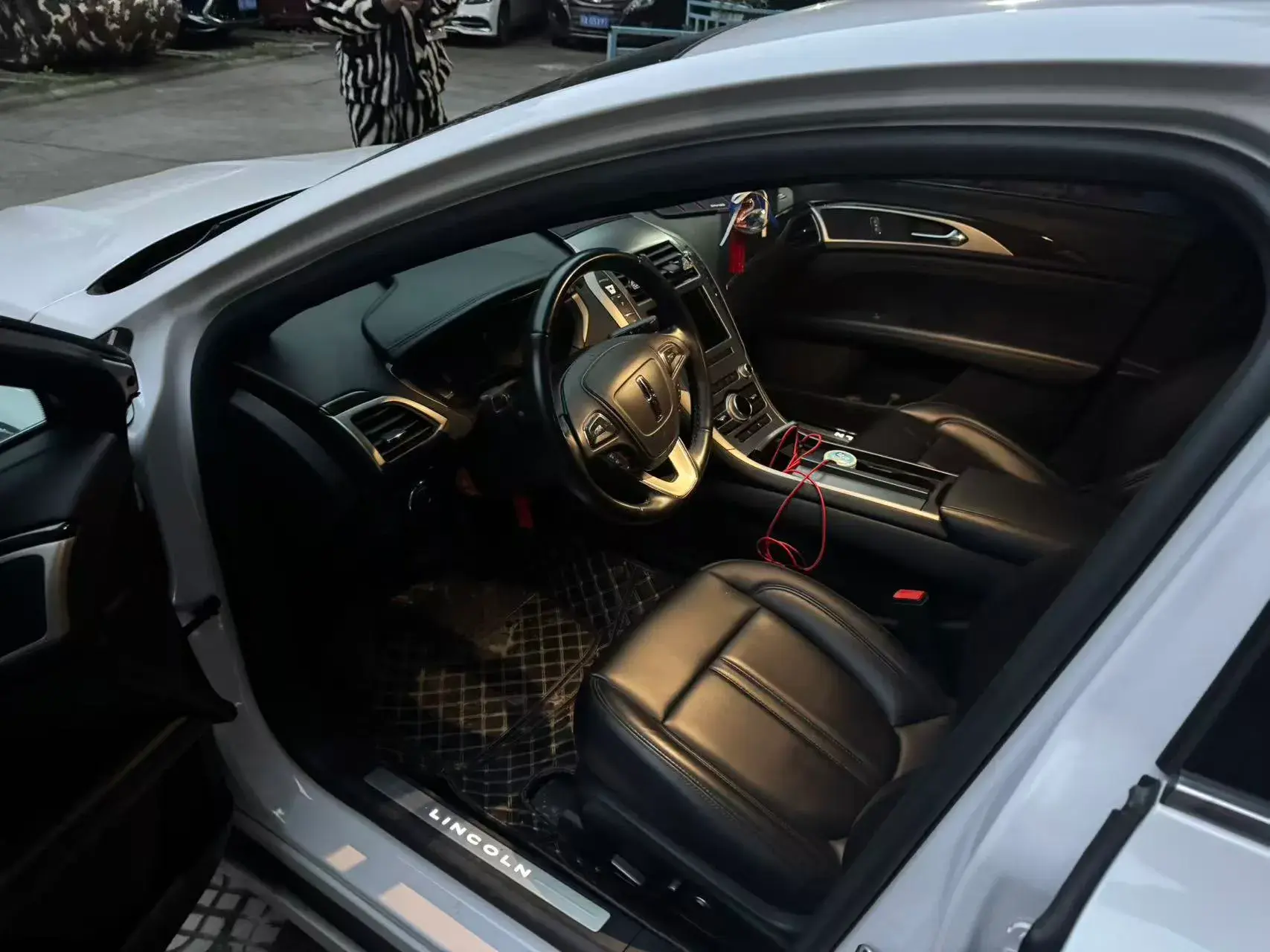 2019 LINCOLN MKZ thumbnail 4