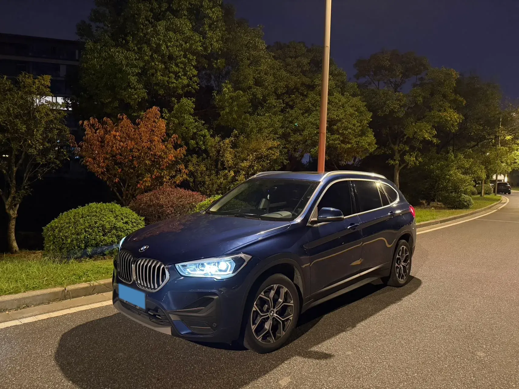 2022 BMW X1 view 1