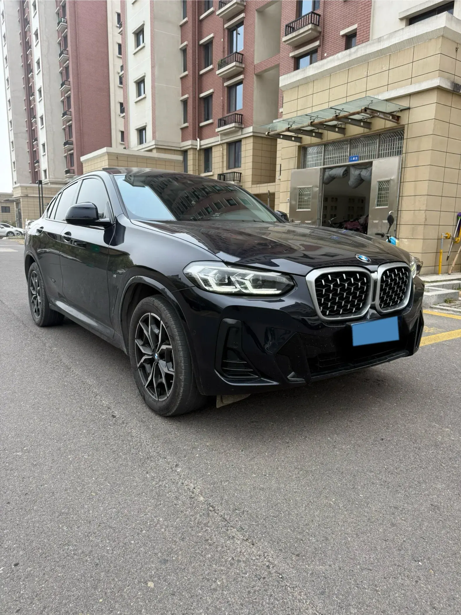 2022 BMW X4 thumbnail 3