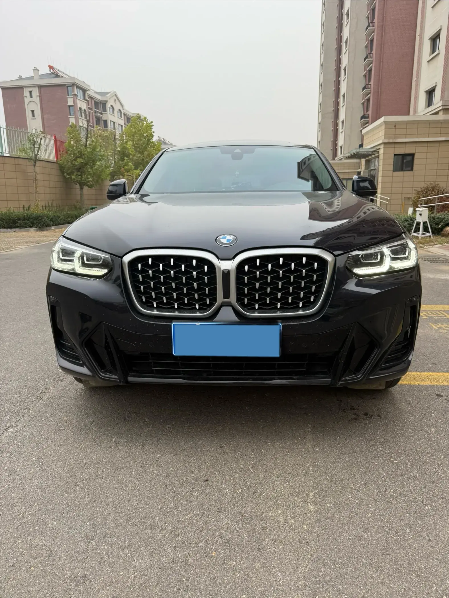 2022 BMW X4 thumbnail 2