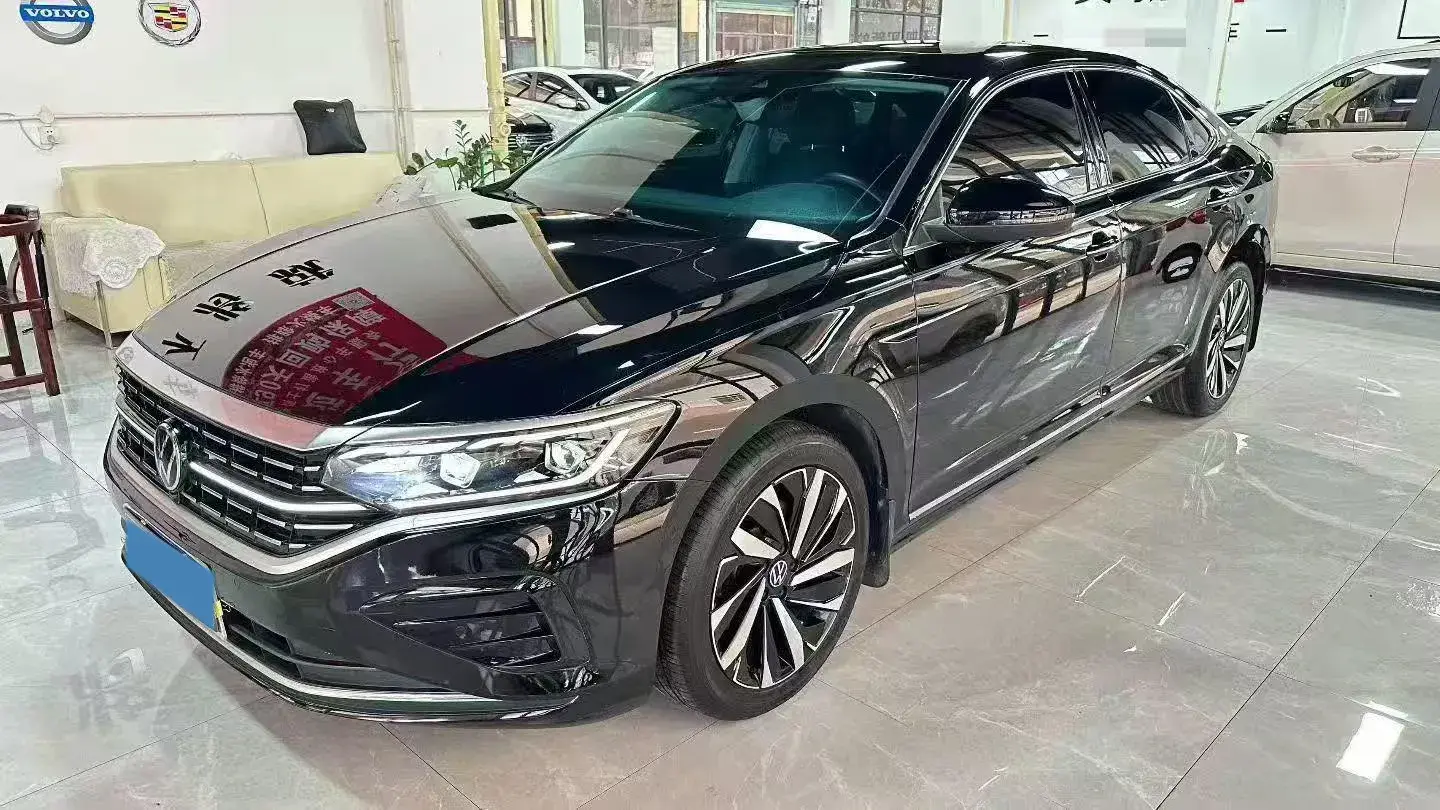 2023 VOLKSWAGEN PASSAT view 1