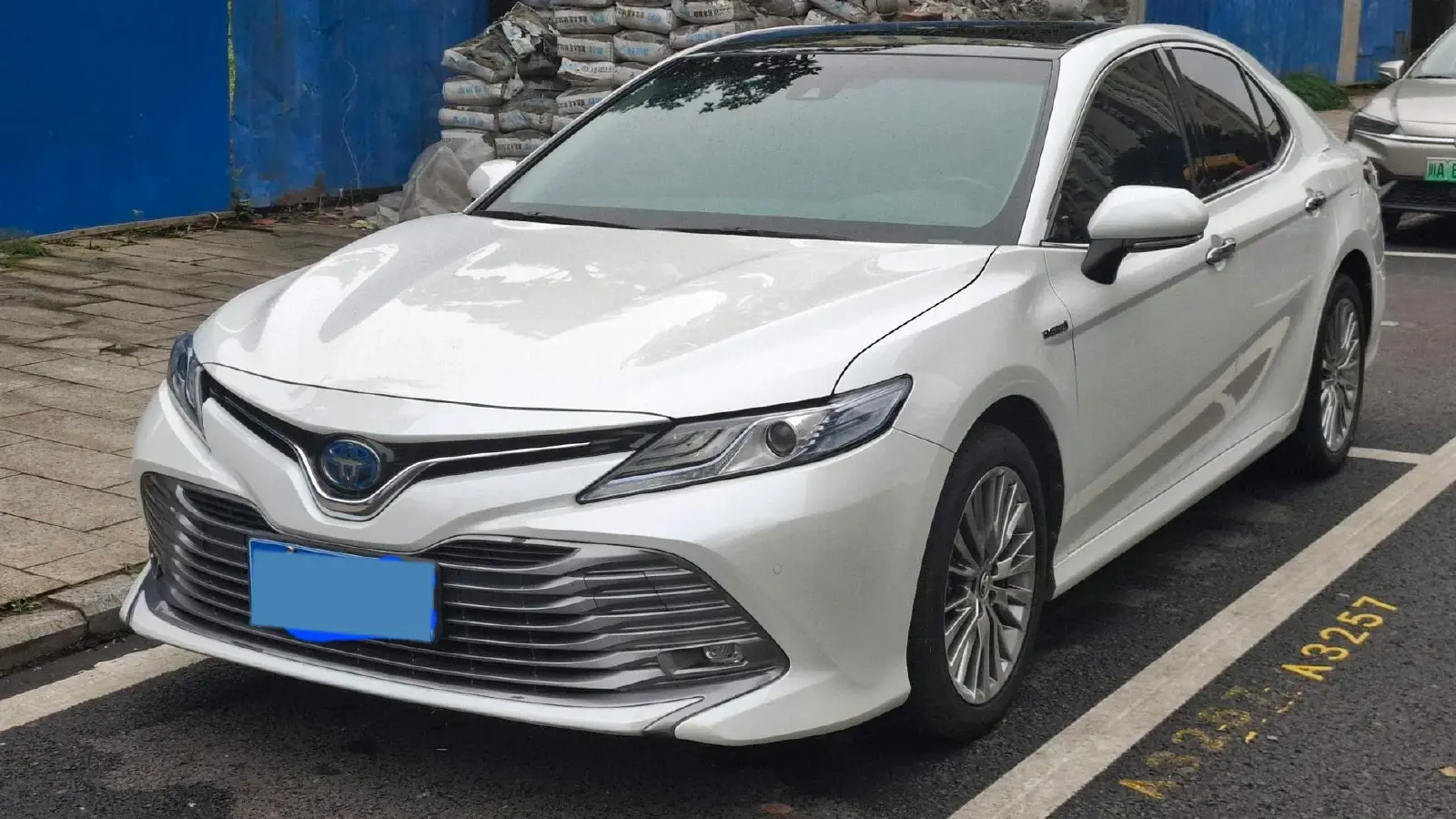 2019 Toyota Camry 2.5L 178HP L4 E-CVT Hybrid 2019 Toyota Camry 2.5L 178HP L4 E-CVT Hybrid