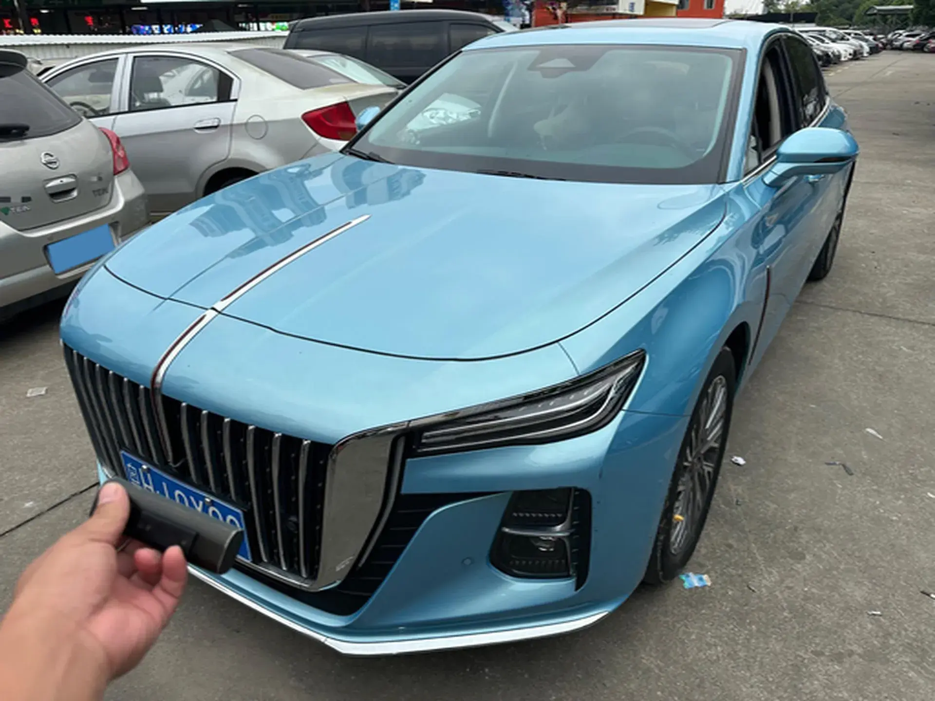 2023 HONGQI H5 view 1