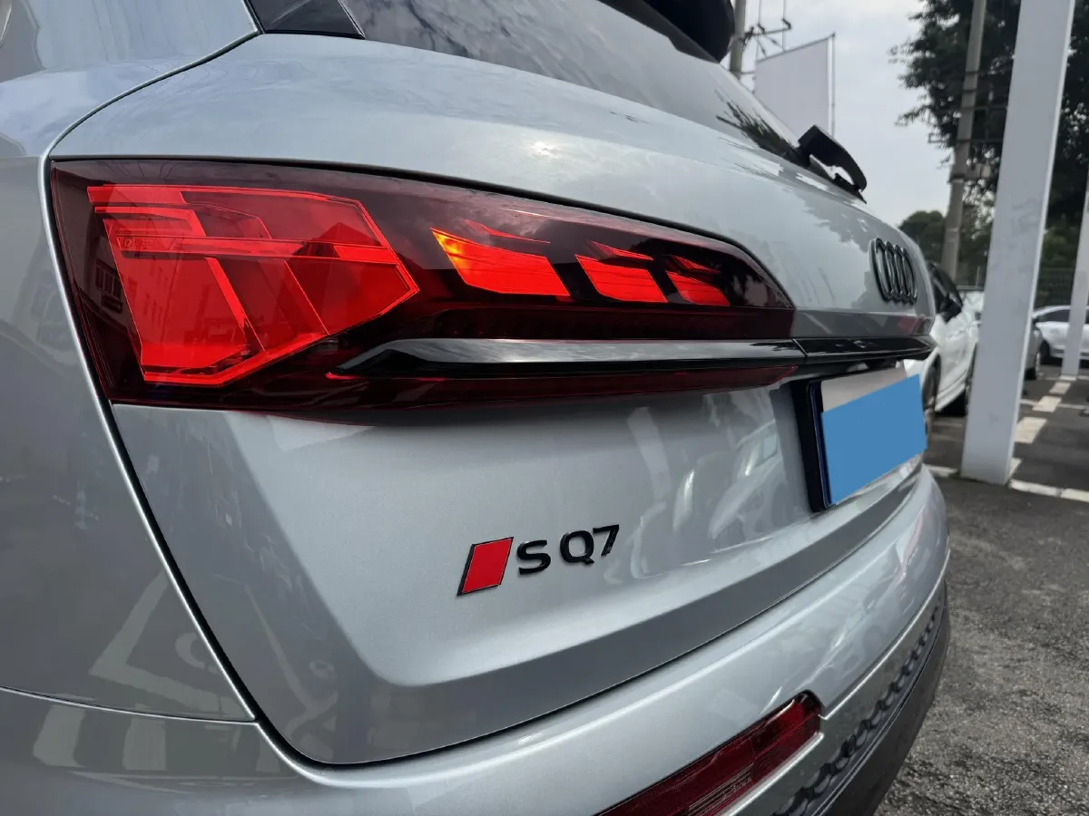 2024 Audi SQ7 4.0T 507HP V8 8AT,autocango,china used car exporter,china ev exporter,chinese used car exporter,chinese used ev exporter