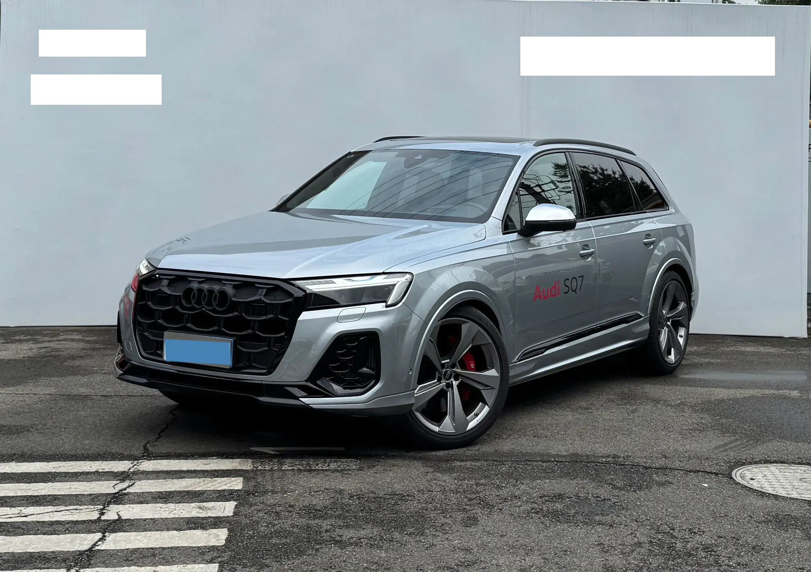 2024 AUDI SQ7 view 1