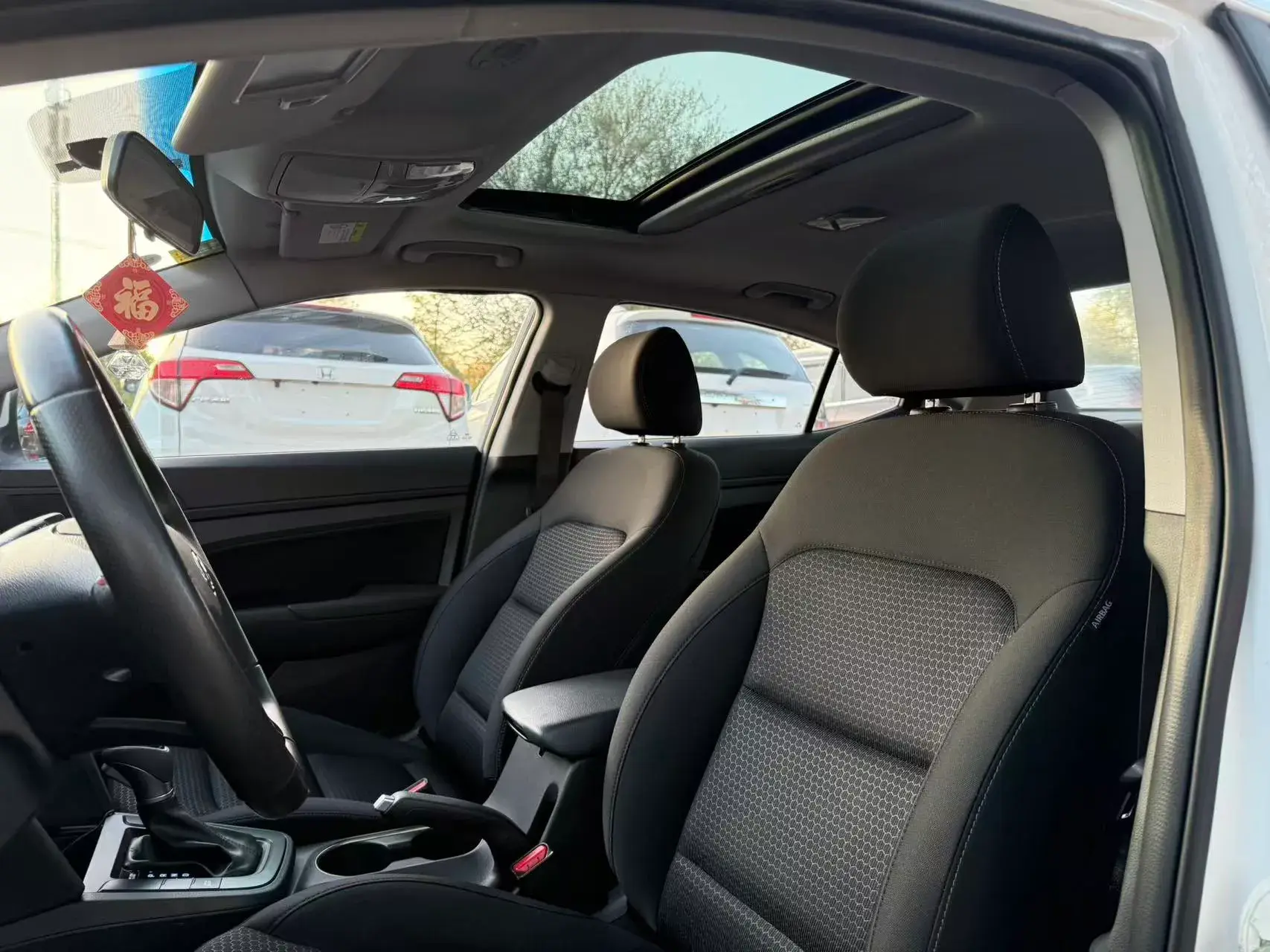 2018 HYUNDAI ELANTRA thumbnail 4