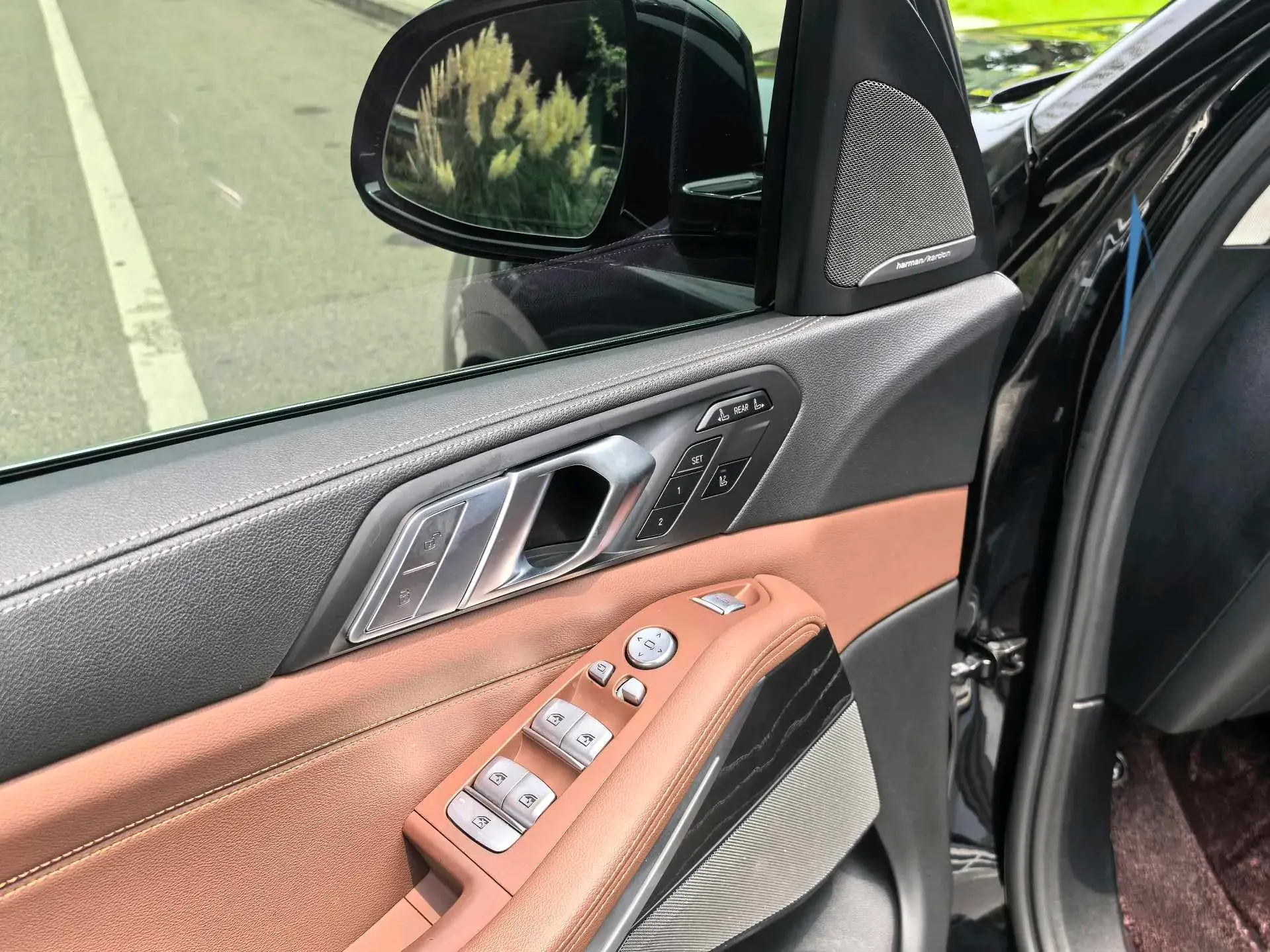 2021 BMW X7 thumbnail 3