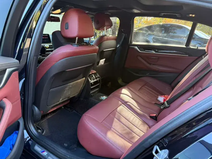 2020 BMW 5 thumbnail 3