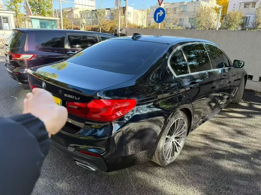 2020 BMW 5 thumbnail 4