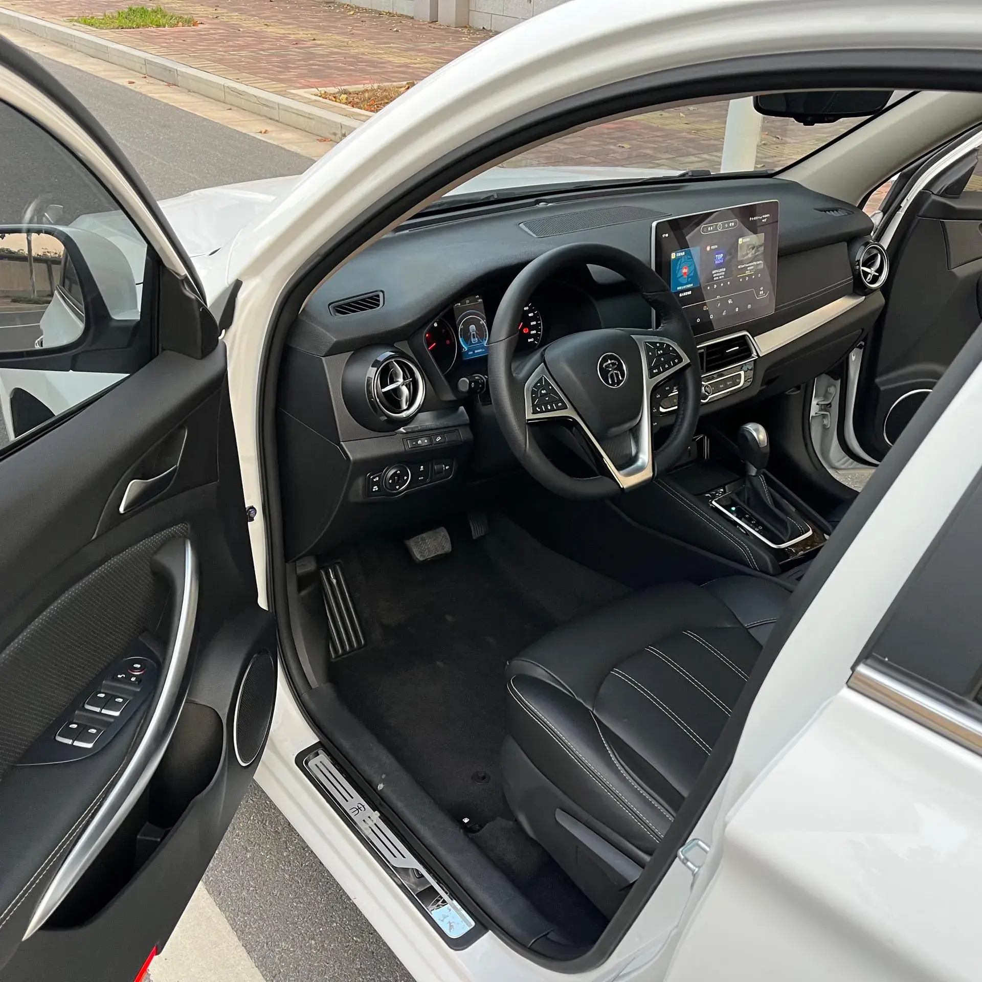 2019 BYD SONG thumbnail 4