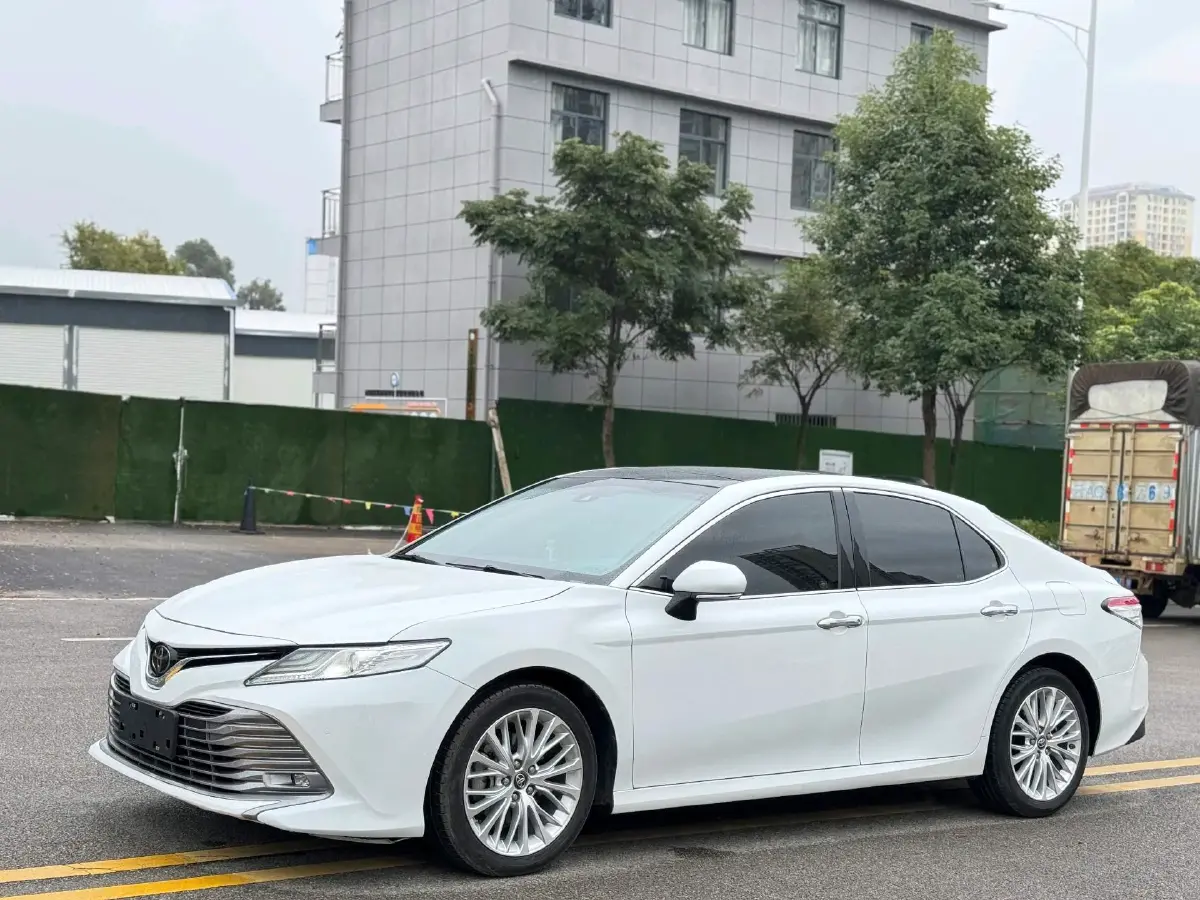 2018 Toyota Camry 2.5L 209HP L4 8AT