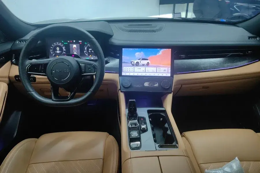 2021 LYNK&CO 09 thumbnail 4