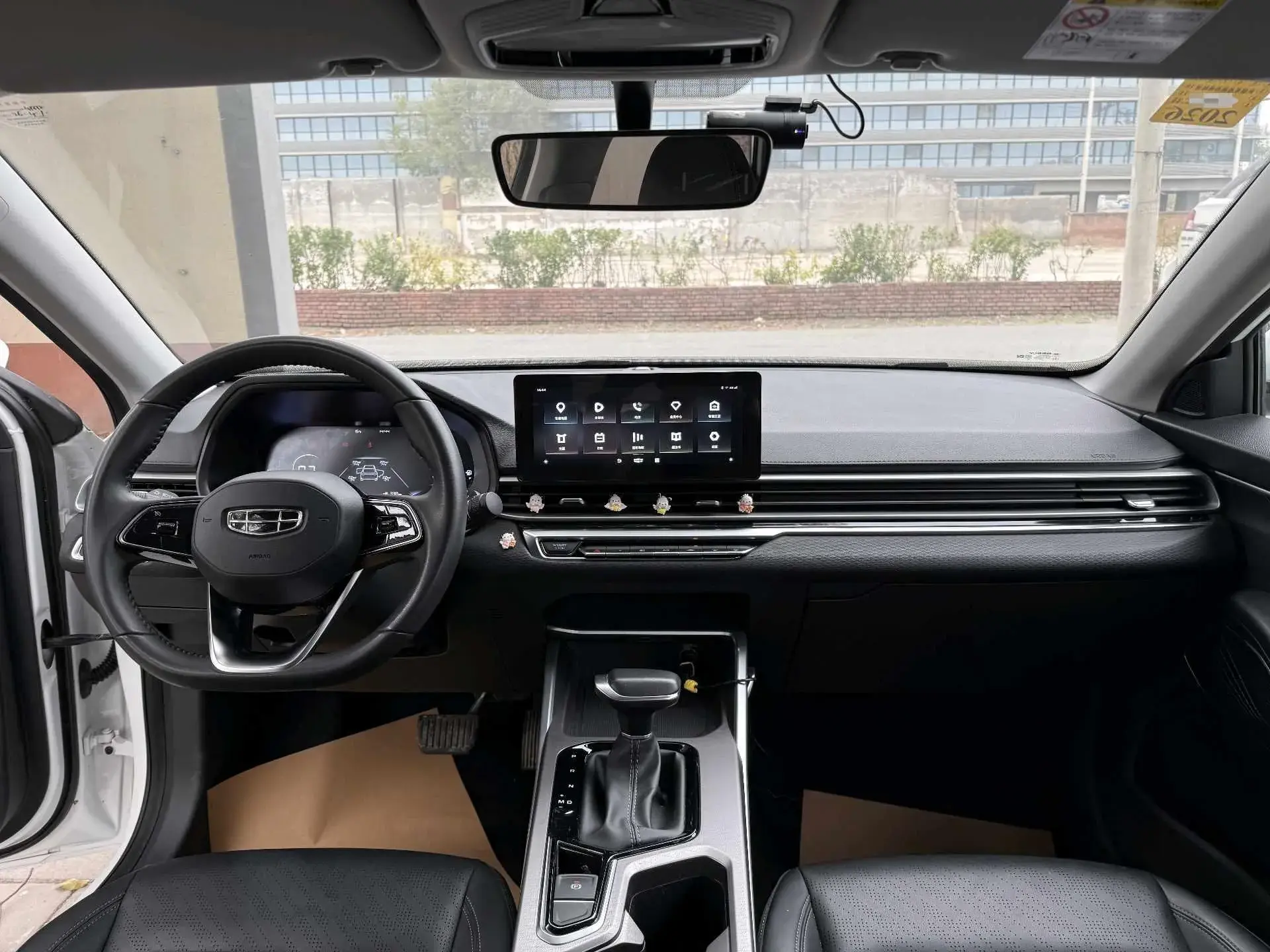 2022 GEELY EMGRAND thumbnail 3